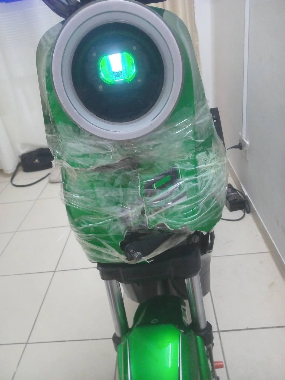 السلام عليكم ار 9 للبيع الكفر مكسور والباقي كله جديد وكلشي بل دراجه يشتغل السرعه حقيقي 85 السعر 500 وبيها مجال العنوان بسمايه الرقم ***********
