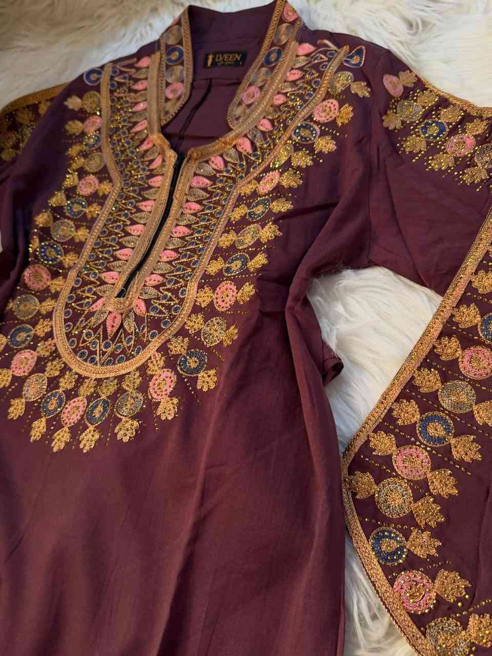 ⁨ كشخه بنات ✨🌙
توفرت الكلابية الرمضانية الفخمة 🤍

🔹 قماش كشمير درجة أولى
🔹 السعر: 18
🔹 القياسات: L – XL – XXL
🔹 متوفر 4 ألوان مميزة

خفيفة، مرتبة، وتجنن للسهرات واللمة الرمضانية 🌙✨
للحجز راسلونا دايركت قبل لا تخلص الكمية 💌

#رمضان #كلابية_رمضانية #كشمير #موضة #اكسبلور⁩


**إذا كنت صاحب هذا الإعلان وتريد حذفه لأي سبب، رجاءا أرسل رسالة إلى الدعم الفني**