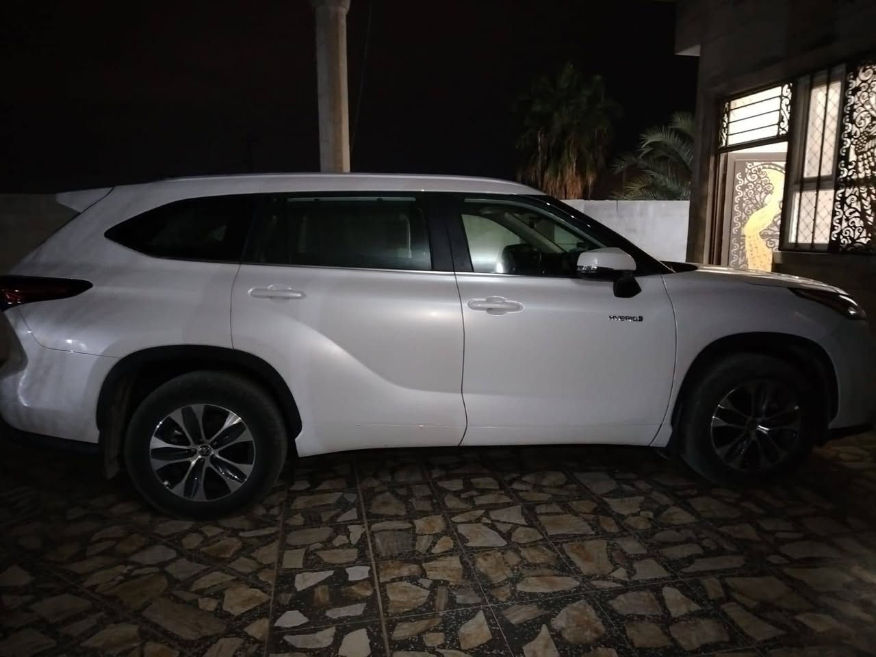 السلام عليكم 
هايلندر 2024 عبداللطيف جميل GLE وكاله ماشيه 8000 كيلو متر مغلفه BBF رقم بغداد بأسمي للاستفسار والاتصال على هذا الرقم ***********
