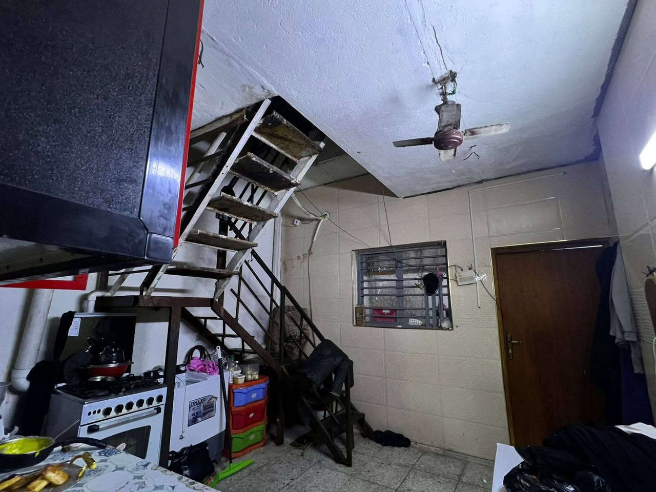 نص قطعه شرك قطاع 45
مساحه 72 . عگاده. 
حمام خارجي + استقبال + صاله . مطبخ 
+ غرفه نوم 
بالطابق الثاني 
غرف 2 على طول الاستقبال + حمام 
السعر 120 وبي مجال
***********
