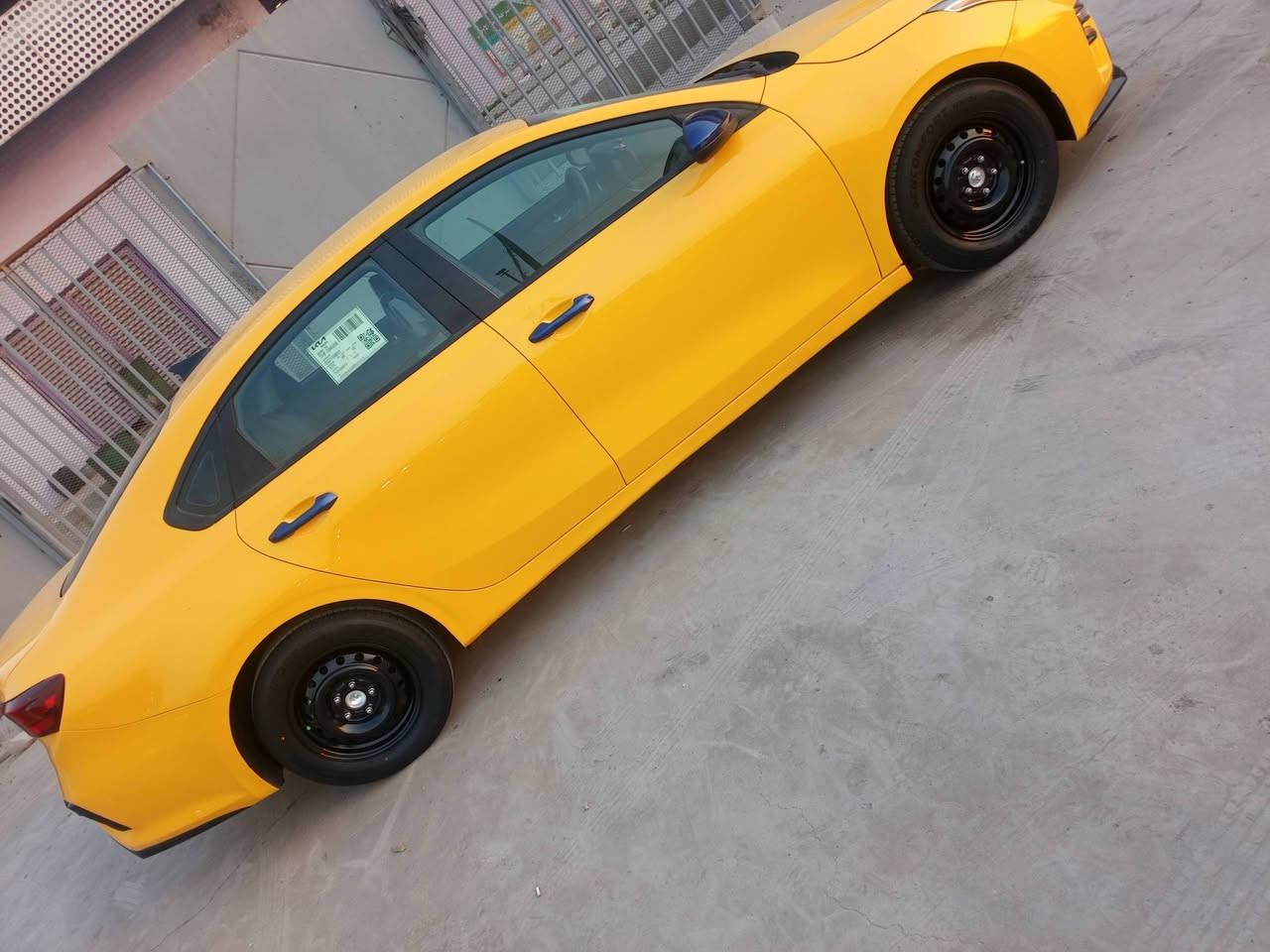 سلام عليكم كيا فورتي موديل 21امريكي حادث جاملغ وتعديل بالشاصي سياره قطعه وحده بدون تبديل شرط السونر  ماشيه 115 مكفوله كير مكينه حداديه تخم تاير تبريد سياره جديده بمعنى الكلمه واحلا من الصور السعر 125 مكان السياره بغداد حي النصر  ***********
