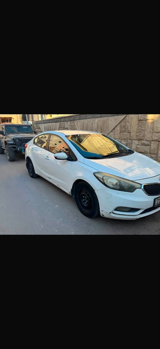 سيراتو 2014خليجي 
رقم شمالي بسمي 
محرك 1600 ماشيه 142000￼ 
بدون صبغ بدون بارد على حطته 
مكانه الكراده ***********
