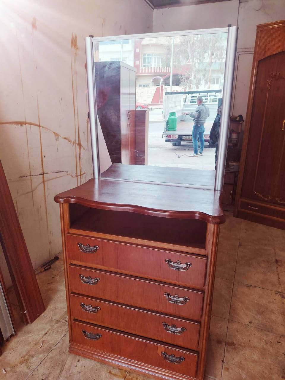 @للبيع ✅
عرض خاص بس 65 الف🆕
توفر لدينا من جديد ميز تواليت جكامج شغل درجه اولى توصي🌏🌺
للاستفسار وتساب *********** مباشر ***********
ومستعدون لشراء الغرف النوم المستعمله و الكناتير
