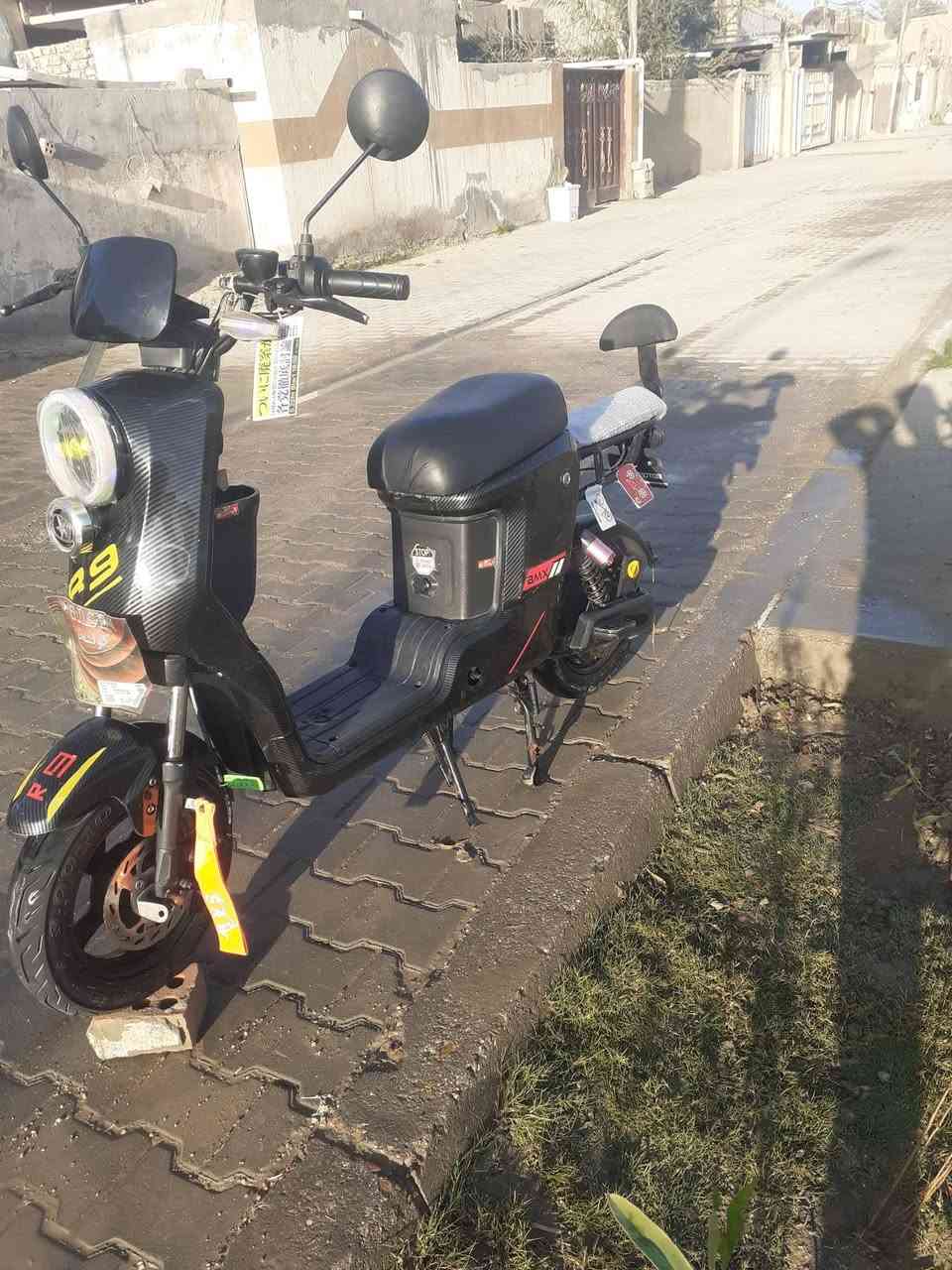 السلام عليك دراجة شحن R9 للبيع جاهزة مجهزة من كلشي شغالة بطاريات جدد شاحنة إصلية بصمة تشتغل عن بعد وكارت تشغيل وسويج بسعر مناسب العنوان الإسكندرية الاستفسار اكثر هذا رقمي *********** وشكرآ
