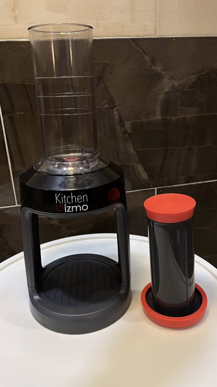 السلام عليكم
صانعة قهوة كبسولات تستخدم للتخيم او للسفر 
بيها مكان لتخزين الكبسولات


**إذا كنت صاحب هذا الإعلان وتريد حذفه لأي سبب، رجاءا أرسل رسالة إلى الدعم الفني**