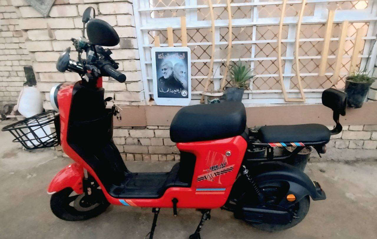 السلام عليكم بايسكل شحن للبيع المواصفات +اسمه زيرو 10 تجي وشوف. شاشه اكتروني اشاير شغاله خلفي + امامي.
بريكات امامي + خلفي شغلات. ضوه عالي +  ناصي. بايدرات. 5بطاريات كلهن جدد السعر 450 بي مجال قليل. رقم موبايل 
 0772 379 2083
