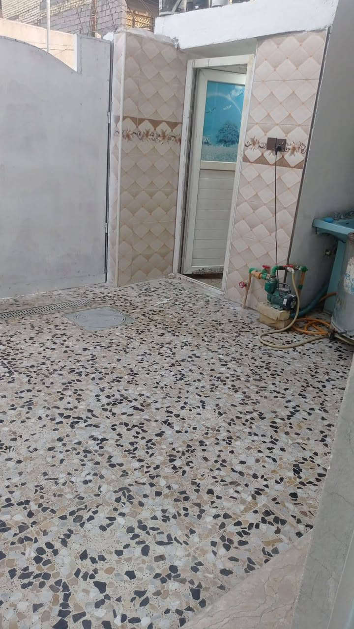 دار للبيع مساحته 100متر 5*20عنوان العبيدي حي الرئاسه قرب سكله ابو محمد زراعي وسند25اصوي سعر مناسب منطقه تبليط كامل خدمات سعر اتصال على رقم ***********
