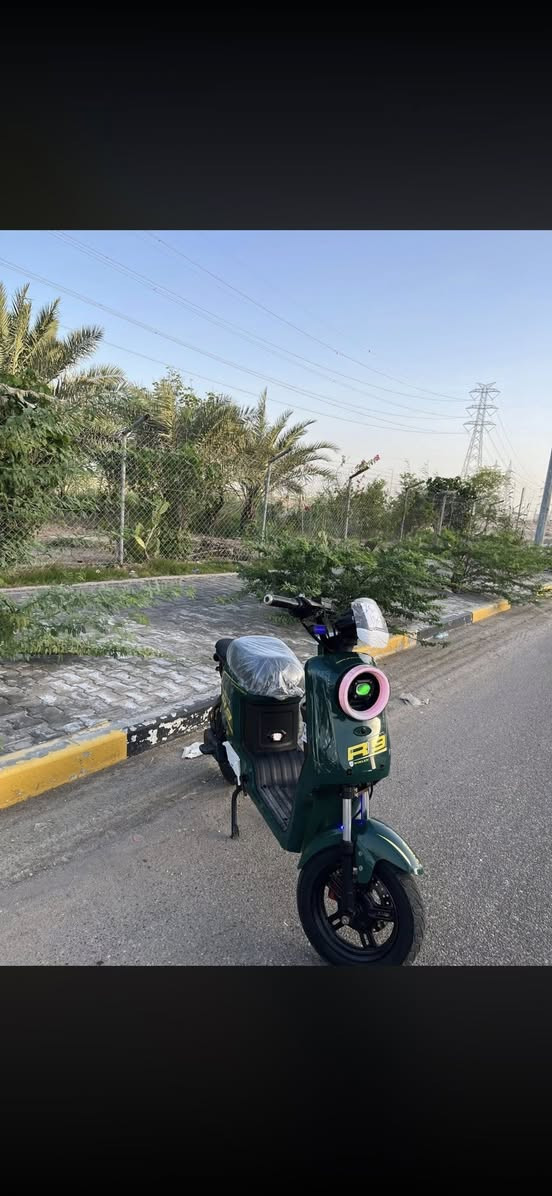 السلام عليكم شباب دراجه شحن R9 للبيع كفاله عامه موديل2026مستخدمه اسبوعين فقط الدراجه ماشيه 800 يعني بعدهي زيرو بطاريات 32دبل غراضها كامله شاحنه وبصمه وكارتات ثنين وسويج كلشي شغال بيها الدراجه اشاير هورن لايت عالي ناصي يعني برغي مابيها نقص بلعافيه ع الياخذها السعر خاص مكاني بصره تقاطع الكزيزه***********
