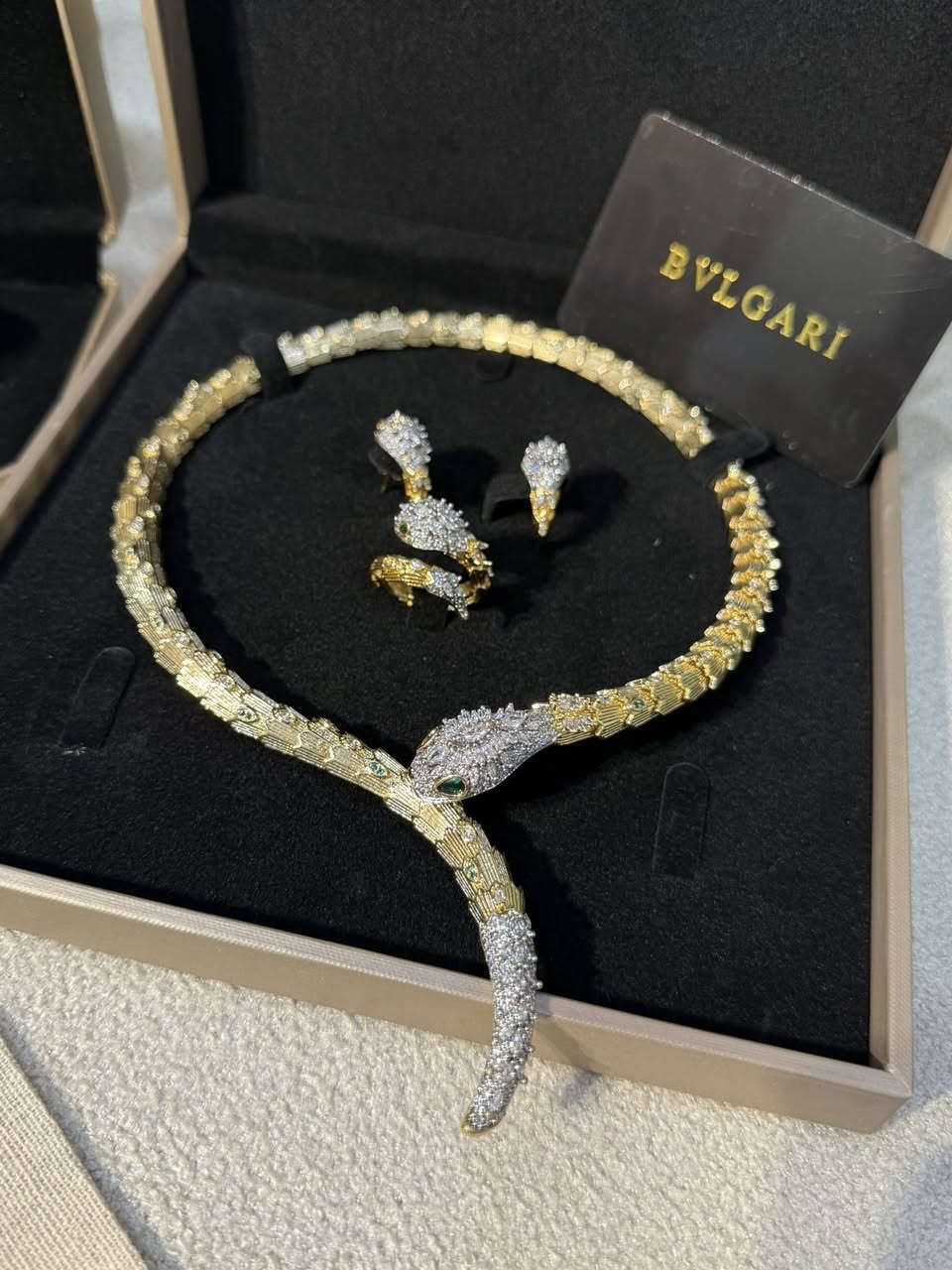 سيت ماركة bvlgari امزون كوالتي  عالي  مع كافة الملحقات
يوجد توصيل كافة محافظات العراق


**إذا كنت صاحب هذا الإعلان وتريد حذفه لأي سبب، رجاءا أرسل رسالة إلى الدعم الفني**