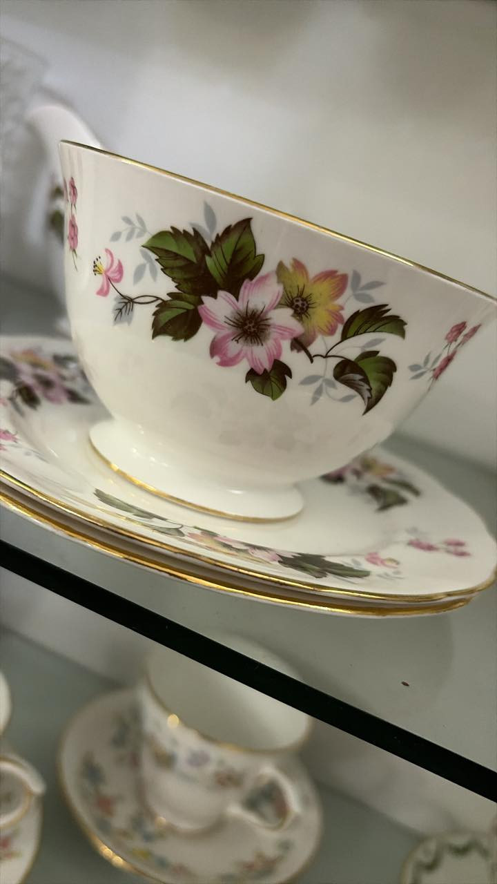 5 قطع من الفرفوري الانكليزي الراقي كما موضح بالصور  بسعر  13 الف


**إذا كنت صاحب هذا الإعلان وتريد حذفه لأي سبب، رجاءا أرسل رسالة إلى الدعم الفني**