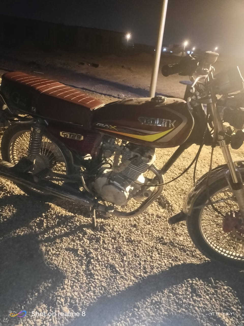 سلام عليكم دراجه سولنك نضيفه وحله من الصوره  مكمل كهربايات جديد الايت جديد دشبول جديد محرك خير من الله لا صرف ولا بخار موديل 23 محرك ما مفتوح 
خاص مفتوح *********** بي وتساب
