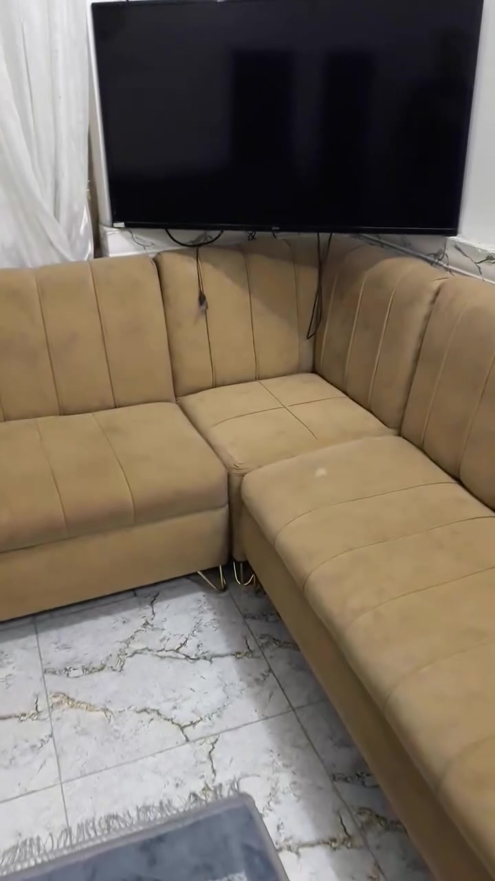 ١٩ مقعد نظيف بدون اي ضرر سعره  ٦٠٠ عنواني نجف حي الشهداء***********
