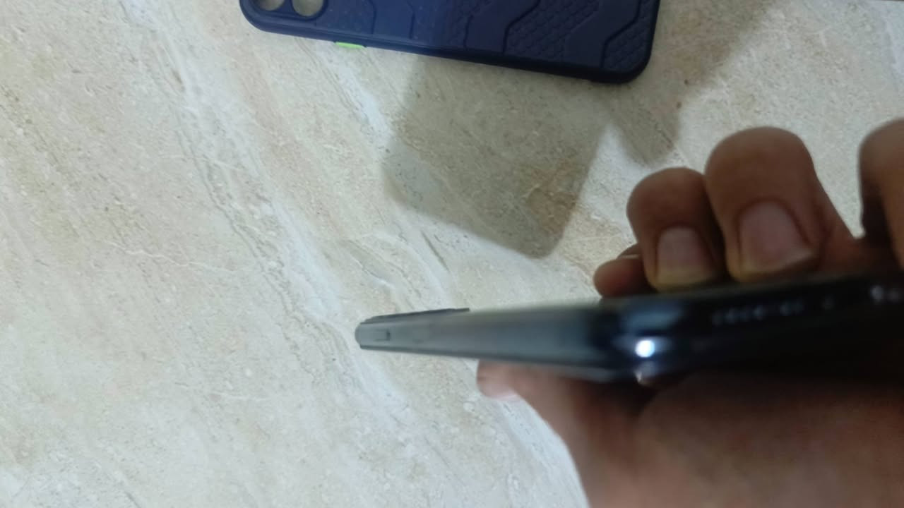 سلام عليكم ايفون ١١ برو ماكس 
دبل شريحه يصير بس مخليله مال بيت مال تك شريحه اذا تخليه دبل يصير 
النظافة كدامك 
مبدل شاشه وبطاريه فيس ايدي واكف 
ذاكرته ٢٥٦ 
بطاريه ١٠٠٪ 
الجهاز كله شغال نت اتصال كامرات 
السعر ٢١٠ 
مكاني بغداد 
الرقم ‏‪***********‬‏
