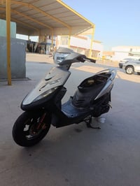 ماكس للبيع مصارله ٤ اشهر من نازله الحاويه شوفت عينك بل صور اي نقص مابي...