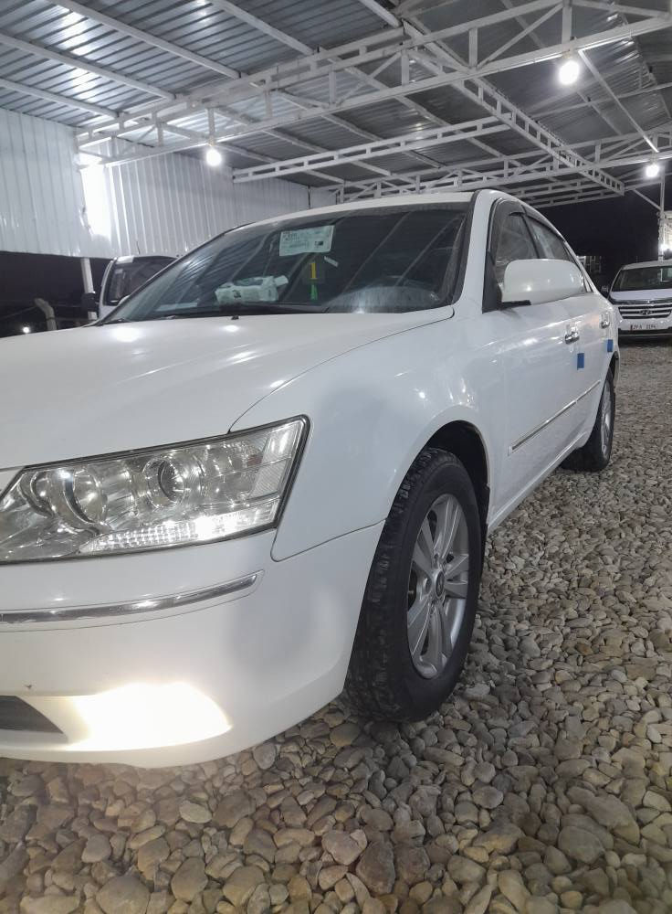 السلام عليكم للبيع سوناتا موديل ٢٠٠٩ رقم واسط دولي بسمي مشروع وطني محرك ٢٤٠٠ دوش السياره مكفوله من الضربه سونار موجود معه صور مكينه كير صدر تخم تاير دوشمه تبريد كله جديد مال جناي سياره جديده معنه الكلمه السعر ١١٧ وبيه مجال للشراي الستفسار ***********
