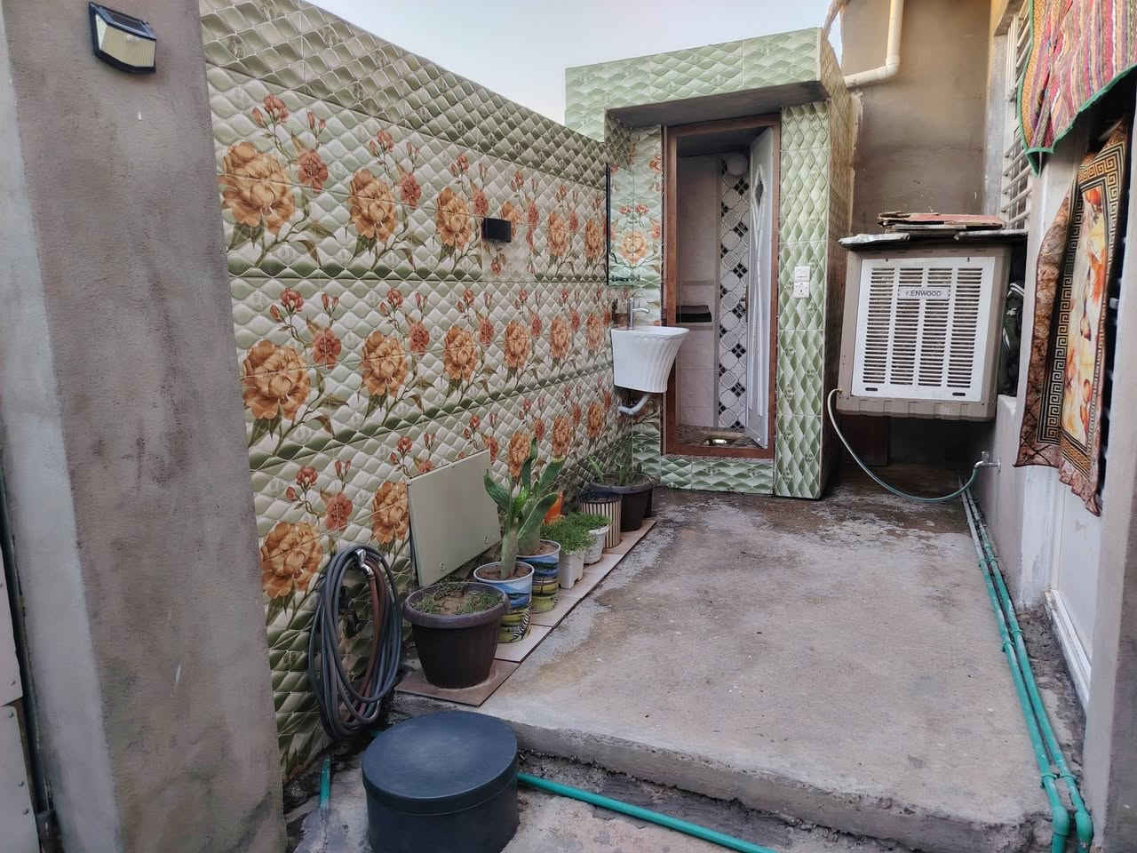 سلام عليكم دار لبيع في جسر ديالى لقديم مساحة 100 سعر ٥٥ بي مجال قريب علة شارع لعرفية لخدمي***********
