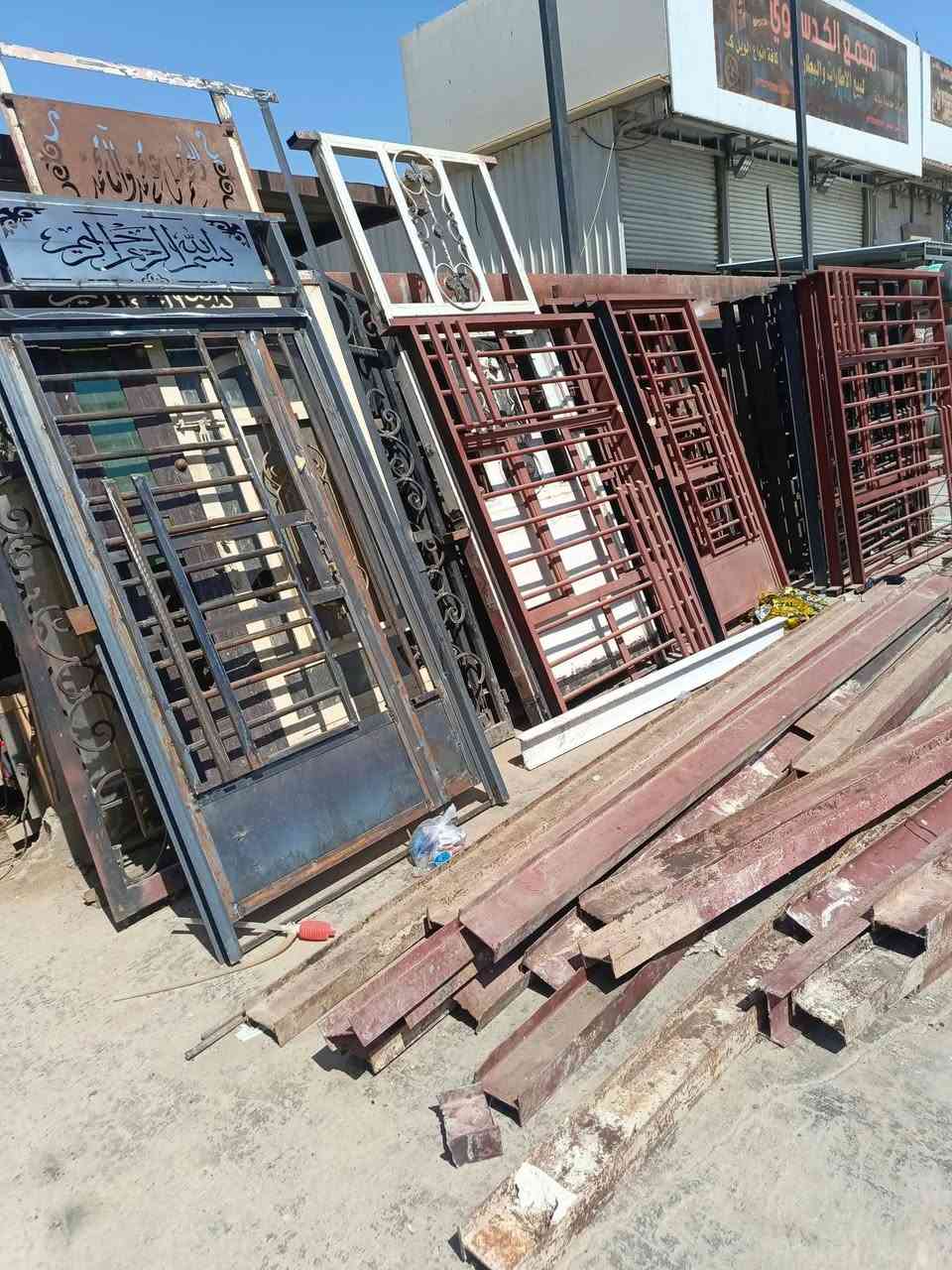 السلام عليكم 
 يوجد شيلمان مستخدم جيكي وتركي  سندويج ابو النحله  الثقيل والخفيف  شبابيك جديد مستخدم بوب خشب مستخدم  شخاط بي ارسي  باب سلايت جديد ومستخدم  
جبله شارع العام خلف عبيد السلطان 
@الجميع


**إذا كنت صاحب هذا الإعلان وتريد حذفه لأي سبب، رجاءا أرسل رسالة إلى الدعم الفني**