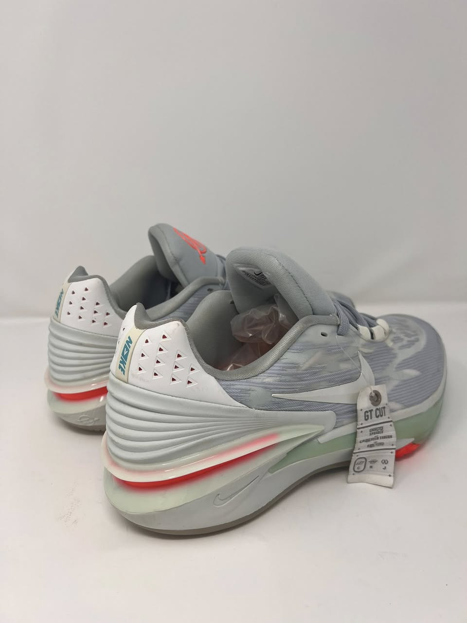 Nike zoom gt cut2
زوم اصلي وكاله غير مستخدم القطعه عليهة ليبل الاسم ومختوم نفسه عل حذاء من كل مكان كدامك لختومات واللون المميز ولجمال لونه بل حقيقه وشكله أحله ب الف مره من الصور يعني الصور تحجي, لمهم تفحصه كدام المندوب اذا مو اصلي وميطابق الكلام يرجع وكلشي متدفع واني الممنون يلبس 44(28.5cm) توصيل متوفر 

السعر ٤٥الف دينار فقط


**إذا كنت صاحب هذا الإعلان وتريد حذفه لأي سبب، رجاءا أرسل رسالة إلى الدعم الفني**