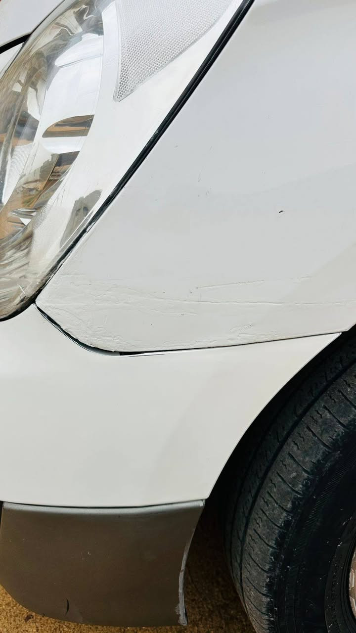 السلام عليكم استاركس للبيع موديل 2013رقم بغداد سياره بأسمي سياره مكفوله من ضربه بيه بارد قليل موضح بصوره سياره جاهزه من كلشي سياره محرك بي تبخير  سياره مكانه الرمادي سياره معروضه ب160وبيه مجال
***********
***********
