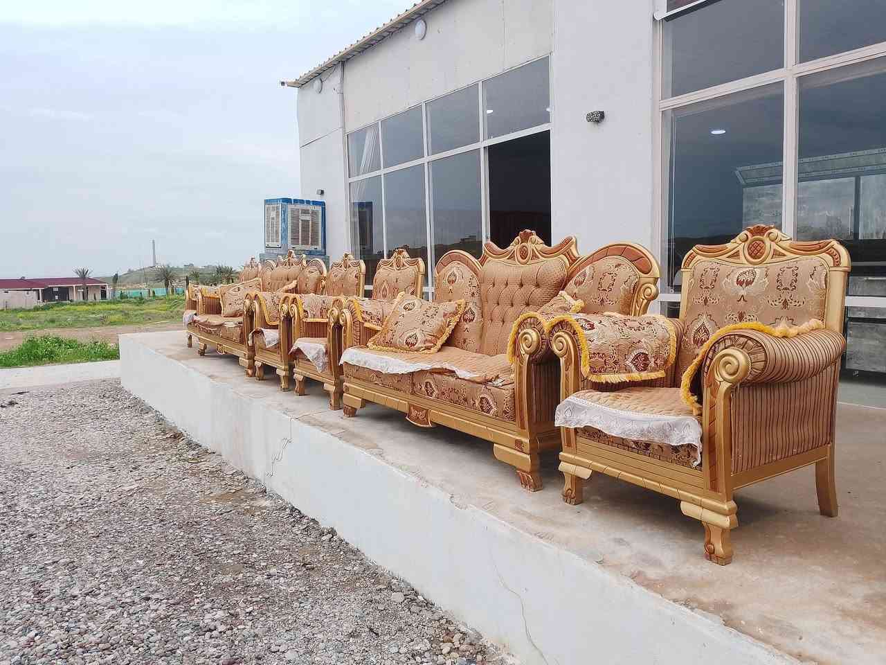 معرض الأمير للاثاث المنزلي طخم ملكي 10 نفرات 6 قطع مستعمل نظيف ومرتب بسعر مناسب متوفر بالقصد وبالنقد للاستفسار اكثر الاتصال على الأرقام 
الموقع بالقرب من مفرق الشورة الشارع العام
***********📞
***********📞
***********📞
