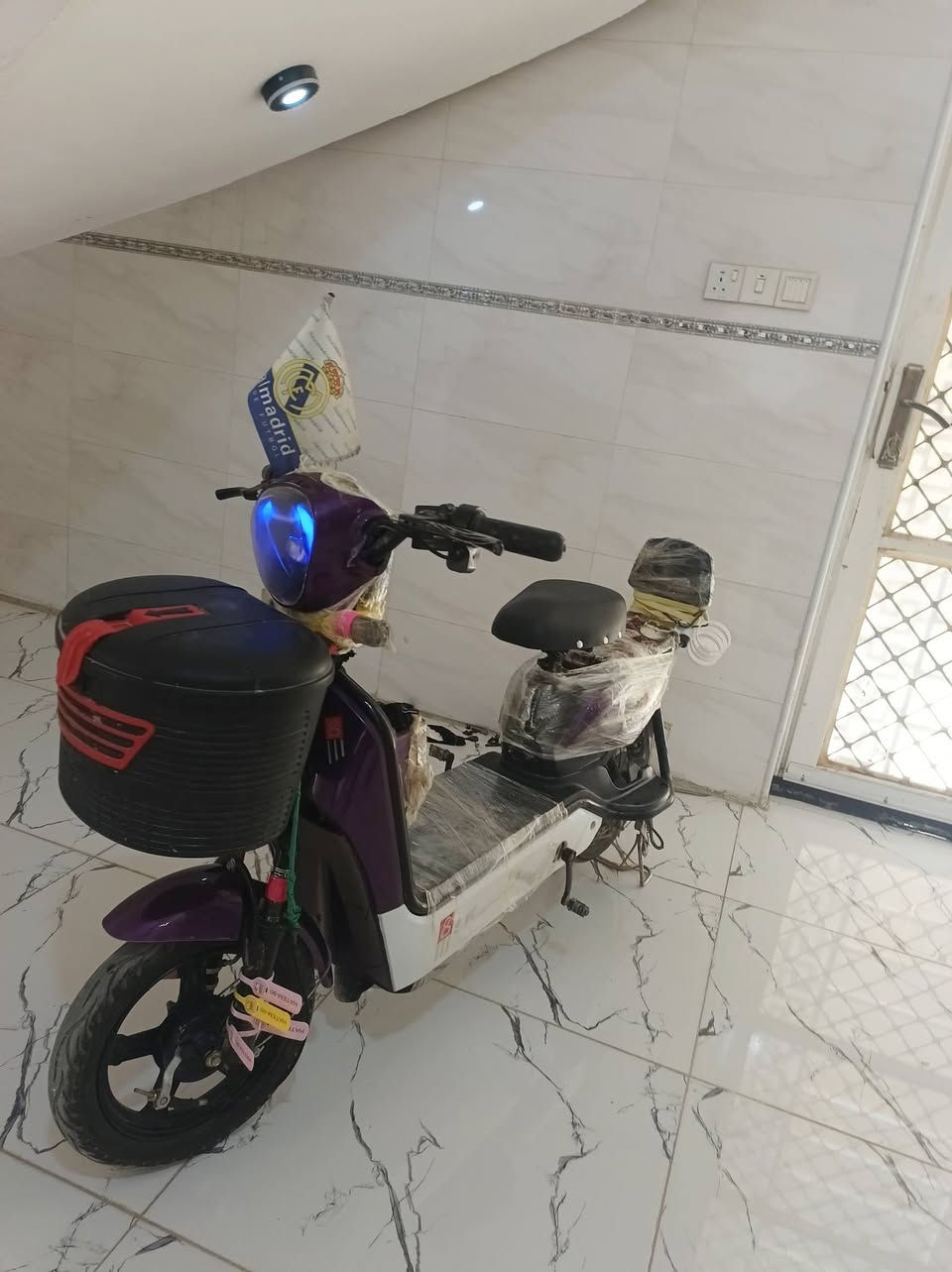 يا الله 
سلام عليكم باسكل شحن لبيع 
باسكل نضيف 
سويج عدد 2
قفل تا ير عدد2 
سله سويج قفل
باقي تفاصيل على الرقم ***********
السعر 230 وبي مجال هواي 
اتصال وبيك خير وتدلل
