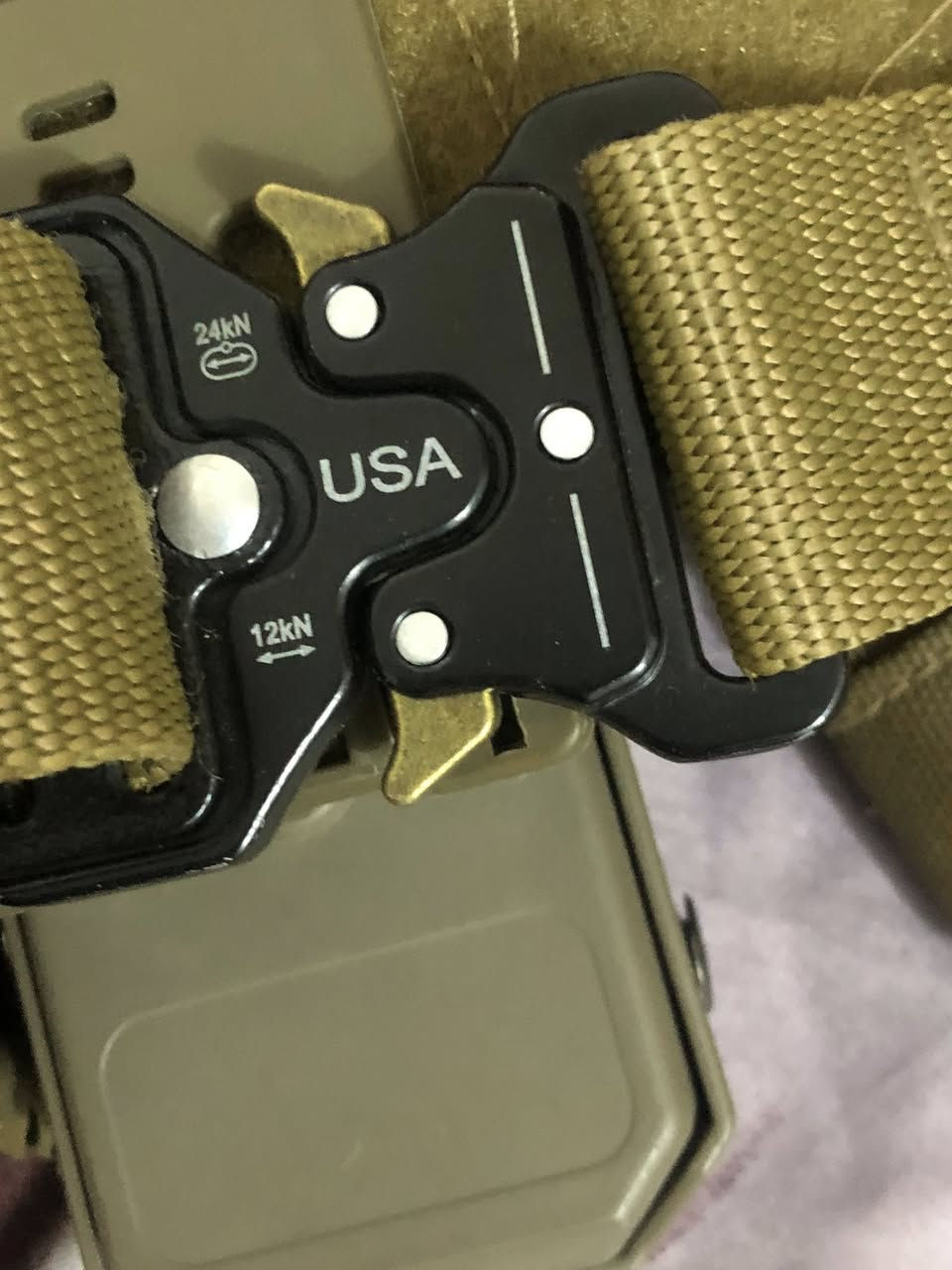 السلام عليكم
درع مولتكم اصلي امريكي  ومشلح للبيع او مراوس درع صحراوي اصلي ايمرسون الدرع جديد اسبوع واحد مستعمل


**إذا كنت صاحب هذا الإعلان وتريد حذفه لأي سبب، رجاءا أرسل رسالة إلى الدعم الفني**