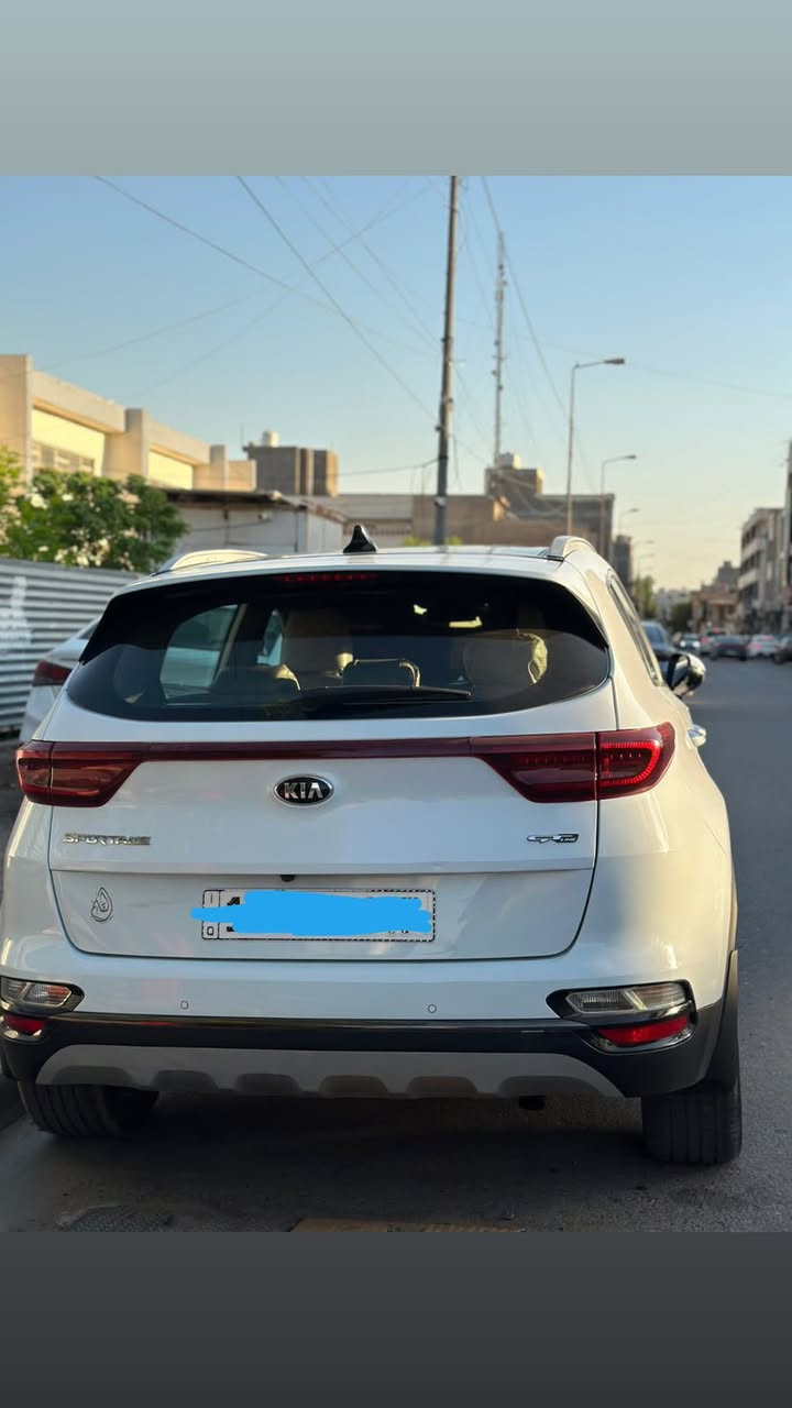 السلام عليكم
سبورتج GT line 2021 وارد خليجي واحد على واحد 
ماشية 63 الف كيلو

المواصفات : اشاير مراة 
كراسي جلد كهرباء 
بانوراما 
تشغيل عن بعد 
نظام ترحيب 
هاند بريك كهرباء
انظمة قيادة 
شاشة كبيرة كاربلي 
صندوك فتح وغلق دكمة 
حساسات امامية وخلفية 

بيها شبر بارد بالجاملغ الخلفي وطخات بسيطة 

السعر 210 ورقة

***********
