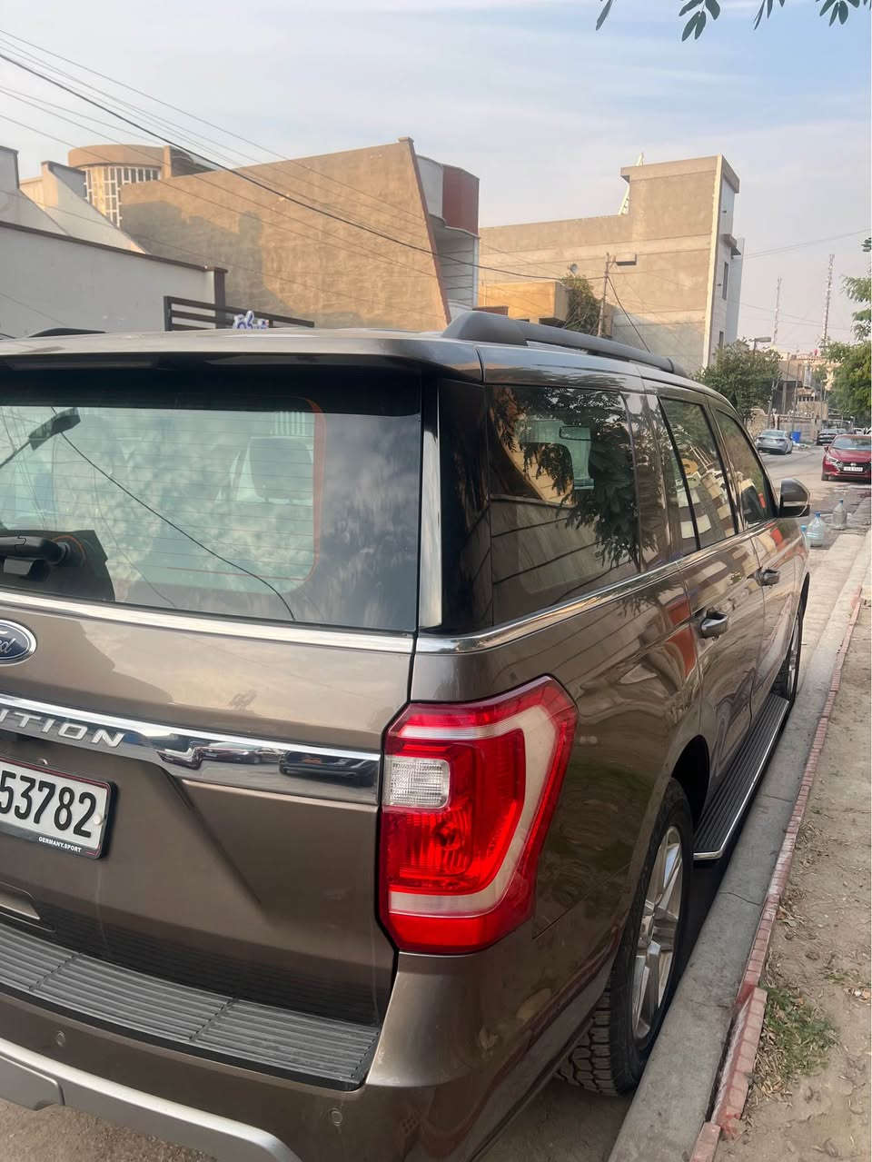 فورد اكسبيدشن موديل ٢٠١٩ استلام ٢٠٢٠ شركة القاصد XLT محرك 3500 تون تيربو اعلى فئة بلXLT ماشية 95 الف كيلو مقاعد جلد ملكي بانوراما شاشات دجتل شاشة كبيرة كراسي كهرباء والخلفي ايضا كهرباء قلاب جنطة كهرباء وميزة الفتح بلرجل رادارات جانبية ونقط عمياء تحكمات ستيرن مع تحديد مسار كشنات تبريد + تدفئة داخل لونين ٣ وضعيات خزن ميموري ستيرن كهرباء + هيتر بلستيرن مري شفط كهرباء + اشاير بلمراية بصمة ابواب + دخول ذكي وبعد بيها هواي مواصفات السيارة جديدة بمعنى الكلمة صيانة دورية داخل الشركة من زيوت ودسكات وتايرات برغي ممفتوح بيها وجاهزة من كل النواحي رقم اربيل وبأسمي من الاستلام لحد اليوم مكان السيارة المنصور للاستفسار الاتصال على *********** بغداد, العراق
