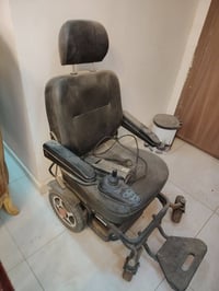 كرسي معوقين شحن للبيع نظيف جدا متروك داخل الخزن للأستفسار الاتصال على ...