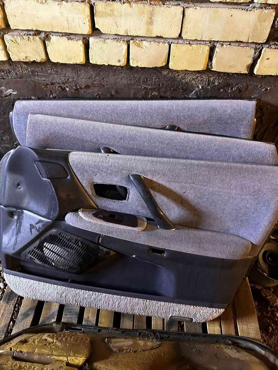 السلام عليكم فره راس الثور فلات صدفي نضافه 90/100 بيه تحكيلات بصيطه  أبيعك مال صبغ 8قطع 
4بيبان  مقفلات كاملات  جامات خضراوي جديد 
2جاملغات
جنطه 
بنيد 
دعاميه امامي عادي 

لايتات كرستال معه شباك 
السعر 400 وبيه مجال***********
