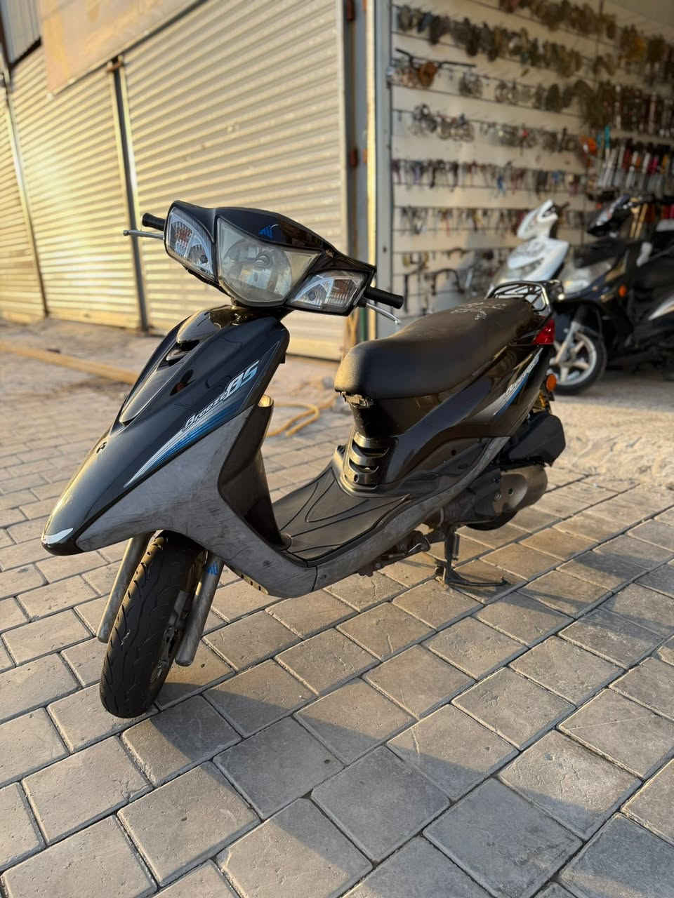معرض الواثق لتجارة الدراجات النارية
متوفر ياماها بريز بغبغاء رقم انبار مشروع وطني 
تحويل ب اჂ̤ مرور للعراق تحويل مباشر ب اسم المشتري

عداد الممشى 15,000
حالة الدراجة كفالة عامة كفر ومكينة وكهربائياتها 
سعرها 18 ورقة وبيها مجال قليل حك الجية 
العنوان بغداد شارع فلسطين الضلال قرب يصندوق الاسكان 
***********
***********
