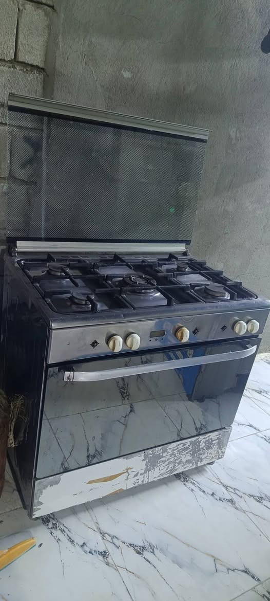 السلام عليكم طباخ نوع ايطالي شغال الفرن وعيونه شغالات بس العين بنص تسرب غاز فقط


**إذا كنت صاحب هذا الإعلان وتريد حذفه لأي سبب، رجاءا أرسل رسالة إلى الدعم الفني**