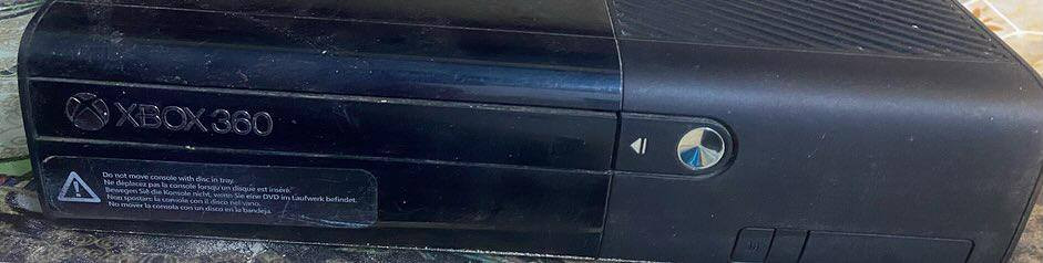 اكس بوكس  شرط نظافة والعاب 30  كامل هو وغراضة وياه ثلاثة جوستك السعر 90 وبيه مجال شوية مكاني سفوان 
تواصل 
***********
