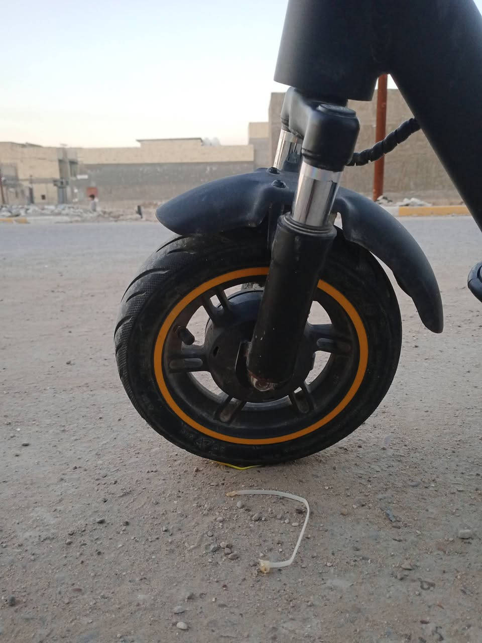 سلام عليكم سكوتر سرعه 35 بدون بطاريه سعره 250وبي مجال بغداد  حي النصر رقم ***********
