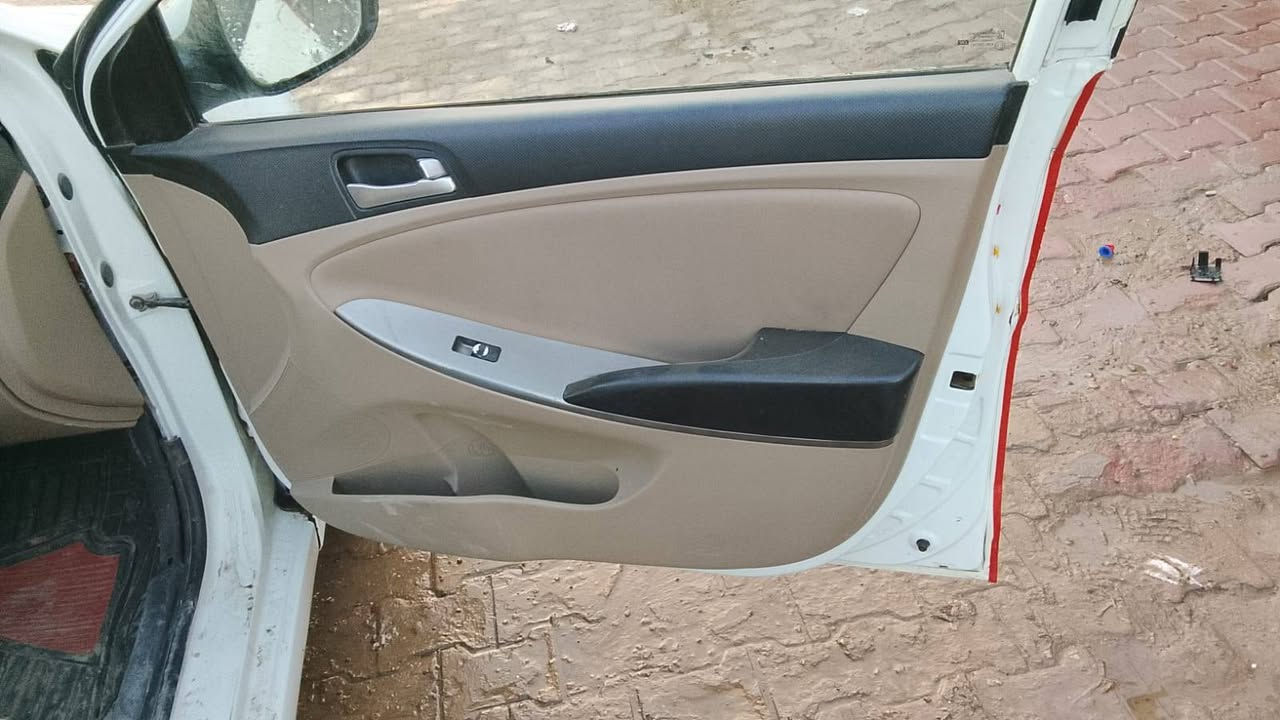 السلام عليكم اكسنت 2016 خليجي رقم بغداد مطلوبه قصد للشركة السعر 45$ وبيه مجال شغالة كير مكينة العنوان بغداد الدورة ابو دشير 
‏‪0771 567 3769‬‏
‏‪0774 238 6965‬‏
اني مكلف بالنشر رقم صاحب السيارة يمك وبي واتساب أيضا بغداد, العراق
