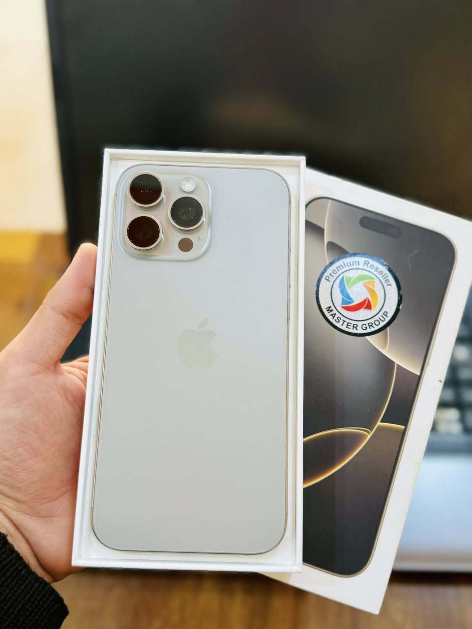 16 برو ماكس
بطاريه : 100 
ذاكره : 256 
مكفول ما مفتوح شرط الفحص 
كامل ملحقات 
لون رصاصي 👉🏻
السعر 🔥🔥🔥🔥
عنوان المحل ؛ النجف حي الجزيرة 
*********** اتصال ☎️
