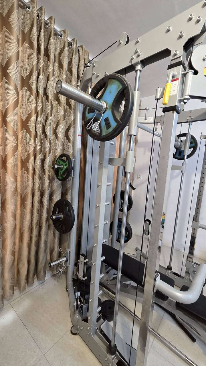 ملتي جيم منزلي الوزن الخاص بيه 80 كيلو مع مسطبة قابلة للتعديل وشفت أولمبي مع اوزان قرصين 20,وقرصين 15, وقرصين 10,وقرصين 5...السعر مليون ونص..
***********
