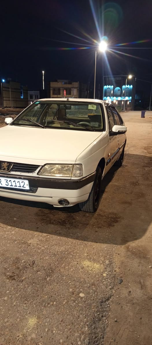 للبيع بيجو 405 سياه حلوه وجاهزه مكينه وكير جدد تبريد شغال حداديه جديده سياره كبل للشارع رقم انكليزي تحويل ثاني يوم السعر 33 وبيها مجال *********** البصرة, العراق
