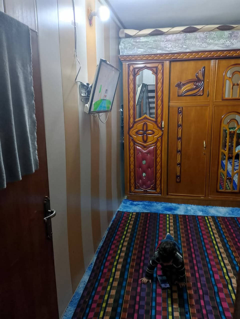 سلام.عليكم.دار.للبيع.حي.الكوفة.١٠٠.متر.واجهة.٥متر.نزال.٢٠.بالقرب.من.اسواق.ادم.البت.كامل.كهرباء.ماء.مجاري.جديدة.المنطقة.مبلطة.ومقرنص..مع.البيت.كيزر.مع.مغسلة.مع.ماطور.ماي.مع.خزان.ماي.كبير.عدم.٢.مع.كاونتر.جديد.وكبير.كما.مبين.بالصور.البيت.معروض.بسعر.ممناسب.. مبايل..***********مع.الموفقية.للشراي.
