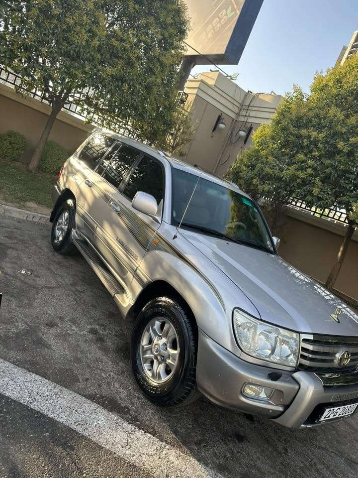 لاندكروز 2005 vxr
مواصفات لكزس 
جكات 
دبل تانكي 
تحكمات ستيرن 
ثلاجه 
فتحه 
شاشه اضافيه 
حساسات 
كراسي كهرباء 
جلد 
ماشيه ٣٠٠ الف فقط 
السعر 18000 $ 
الضرر قطعه وحده صبغ الجاملغ الامامي عكس السايق جزء منه ربع الجاملغ فقط والباقي مكفول 
للاستفسار *********** 
السياره على وضع الشركه ما مبدل اي شي بيها
