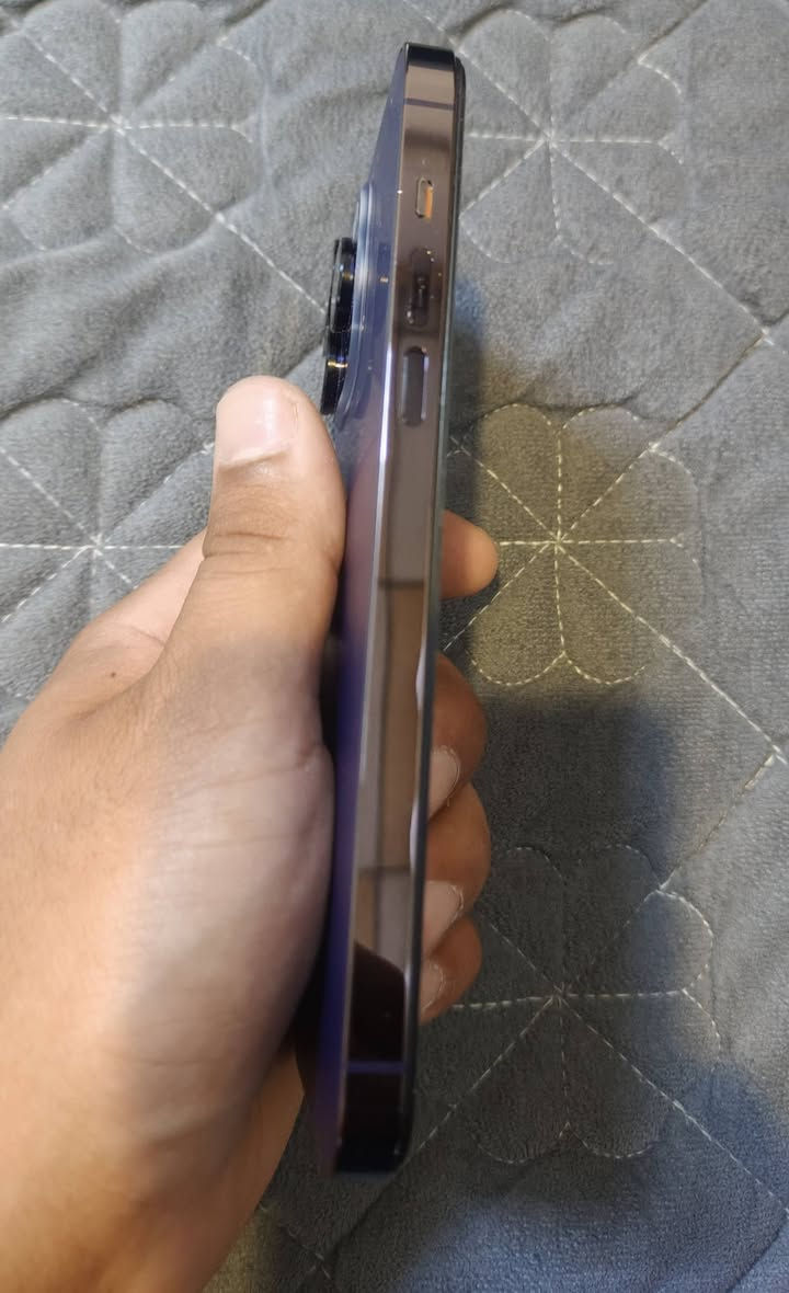 iPhone 14 Pro Max 
ايفون 14 برو ماكس 

نظافه %95
بطاريه88
ذكره256
شريحه الكترونيه  
نموذج LL امريكي 
مبدل شاشه اصليه فقط
فطر صغير بالظهر بي
الباقي كله نورمان
اغراض  كفر شاحنه اصليه مل iPhone 14 Pro Max
مكاني موصل أيسر 
 سعر 620 الف
رقم    ***********.  /    ***********
