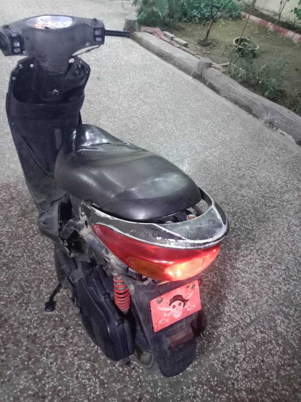 سلام عليكم دراجه بريز شغالة سلف هندر شغالة كهربائيات شغالة عوزها كفرات كفرات مابيها أبيع كوم حديد مكاني بغداد البلديات ***********سعر 250 وبيها مجال شراي خابر وتدلل
