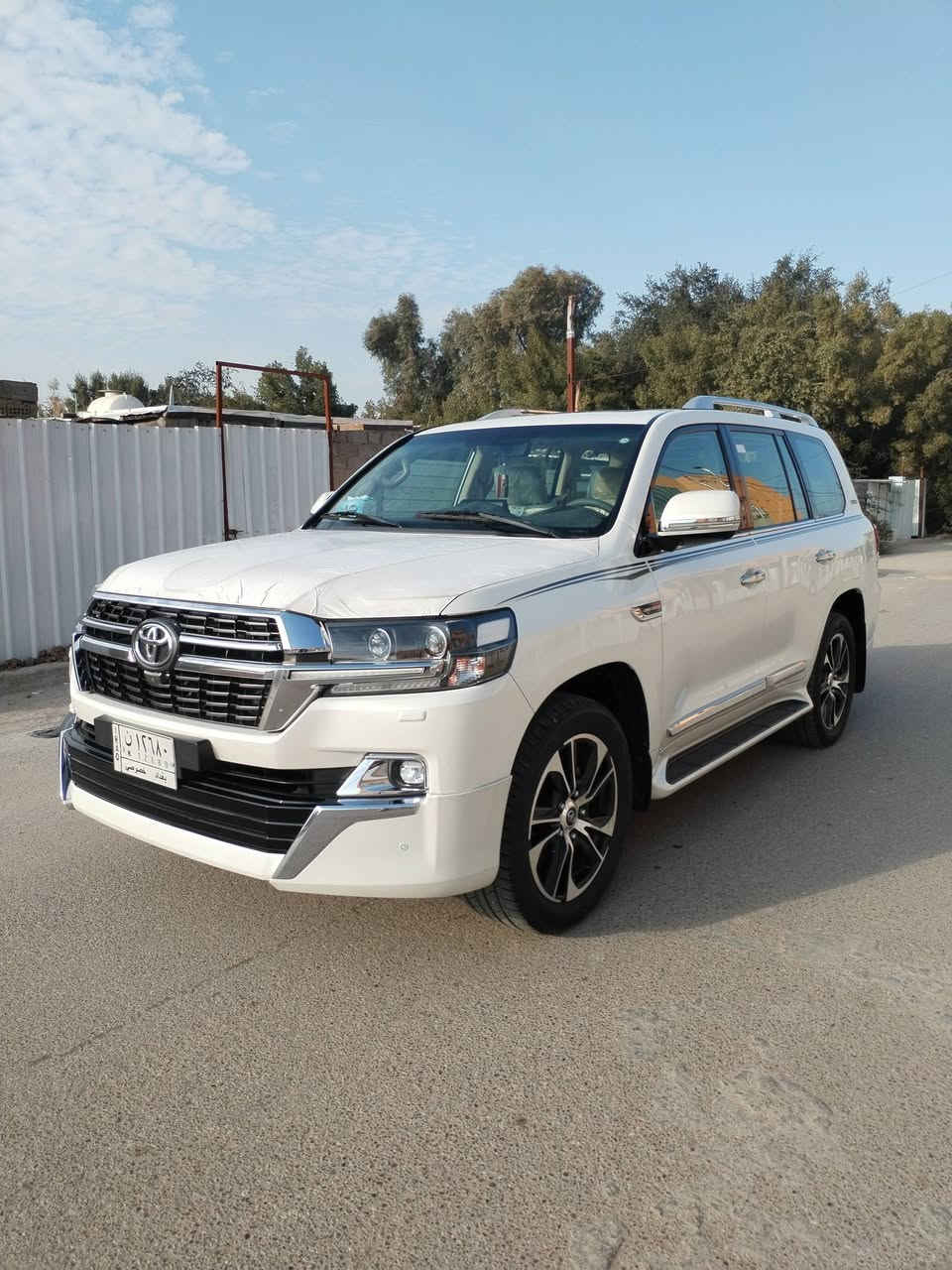 لاندكروز 2021 SAS محرك 8 سلندر فول مواصفات فتحة كشن سائق 3 دكم جنطة شفط شاحن وايرلس 5 بصمات ماشية 89 الف رقم بغداد تحويل  السعر 550 وبيه مجال بسيط للشراي   مكاني بغداد.ملاحضه:طابوكه واكعه عالبنيد صار بي صبغ كلش قليل رقم *********** بيع فقط
