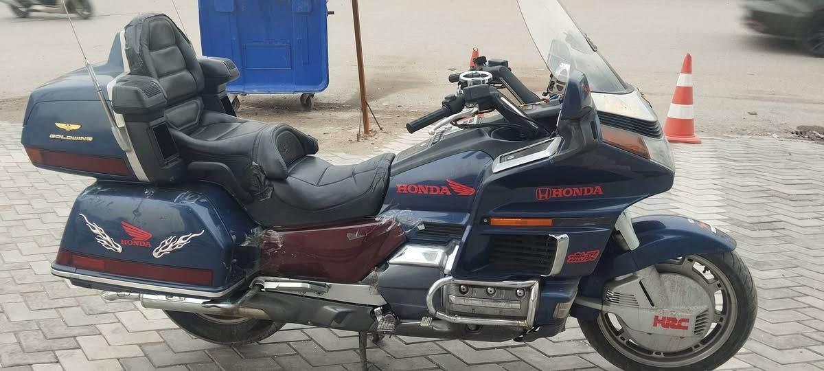 السلام عليكم دراجه كولد ونك للبيع موديل 1989صارلها عندي ٤ تيام منزلها من الحاويه وارد اليابان دراجه خير من الله يمي ممشايه هواي ممشاها 41الف عارضها ب٣٤ وبيها مجال وذه اكو مراوس بدراجه هارلي مرقم مو مشكله نتفاهم عل فرق متاوجت عل فيس


**إذا كنت صاحب هذا الإعلان وتريد حذفه لأي سبب، رجاءا أرسل رسالة إلى الدعم الفني**