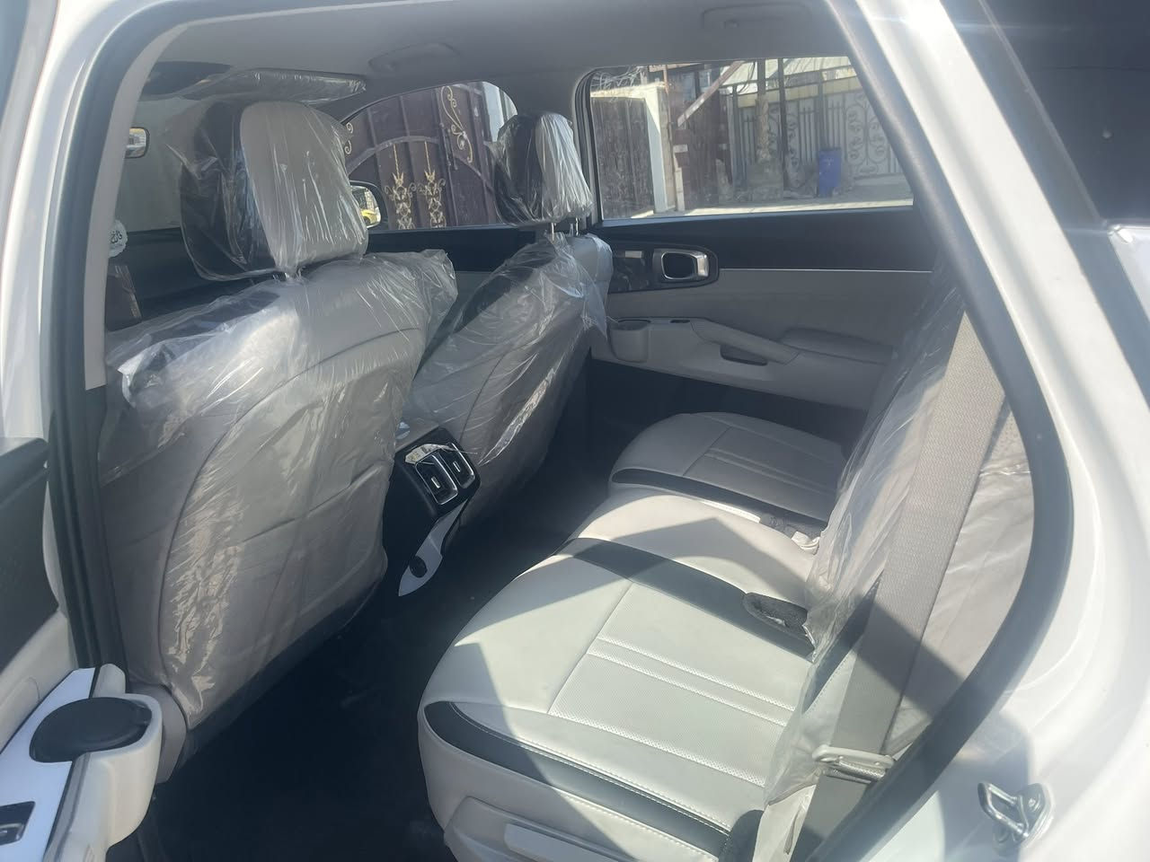 سياره سورنتو 2024
ضمان الدوليه 5 سنوات 

ماشيه 14 ونص 

رقم بغداد ب سمي 

المواصفات 

شاشه متصله 

شاحن واير ليس 

4 مودات قيداده 

تحكم جهتين 

تبريد شاشه لمس 

مسجل لمس 

بصمه تشغيل عن بعد 

محرك 2500 … 4 سلندر 

شاشه كامره نفكيشن خرائط 

الباب خلفي كهرباء 

زينون 

حساس امامي خلفي

كامره دوراره

كشن كهرباء 

مغلف الكشنات جلد 

و الكاعيه جلد

السعر 280 ورقه بيه مجال 

بغداد بغداد الجديده 

***********
