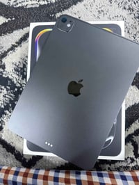 ايباد برو M5 ذاكره 256 بطاريه 100 مشحون 10 مرات جديد جديد 🆕 كامل ملحقا...