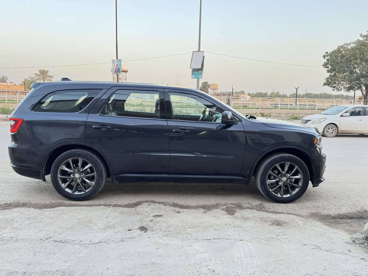 السلام عليكم 
للبيع دورنكو 2015
3600  v6
فوول مواصفات فقط فتحة مابيها
ماشية 100 m
غير حادثها مكفولة حتى من البارد 
بدون ايرباك
رقمها بغداد بأسمي 
سنوية وهزة جديدة
سعرها 185 ومناسبة السيارة وجديدة حيل 
مكانها بالحلة
***********
