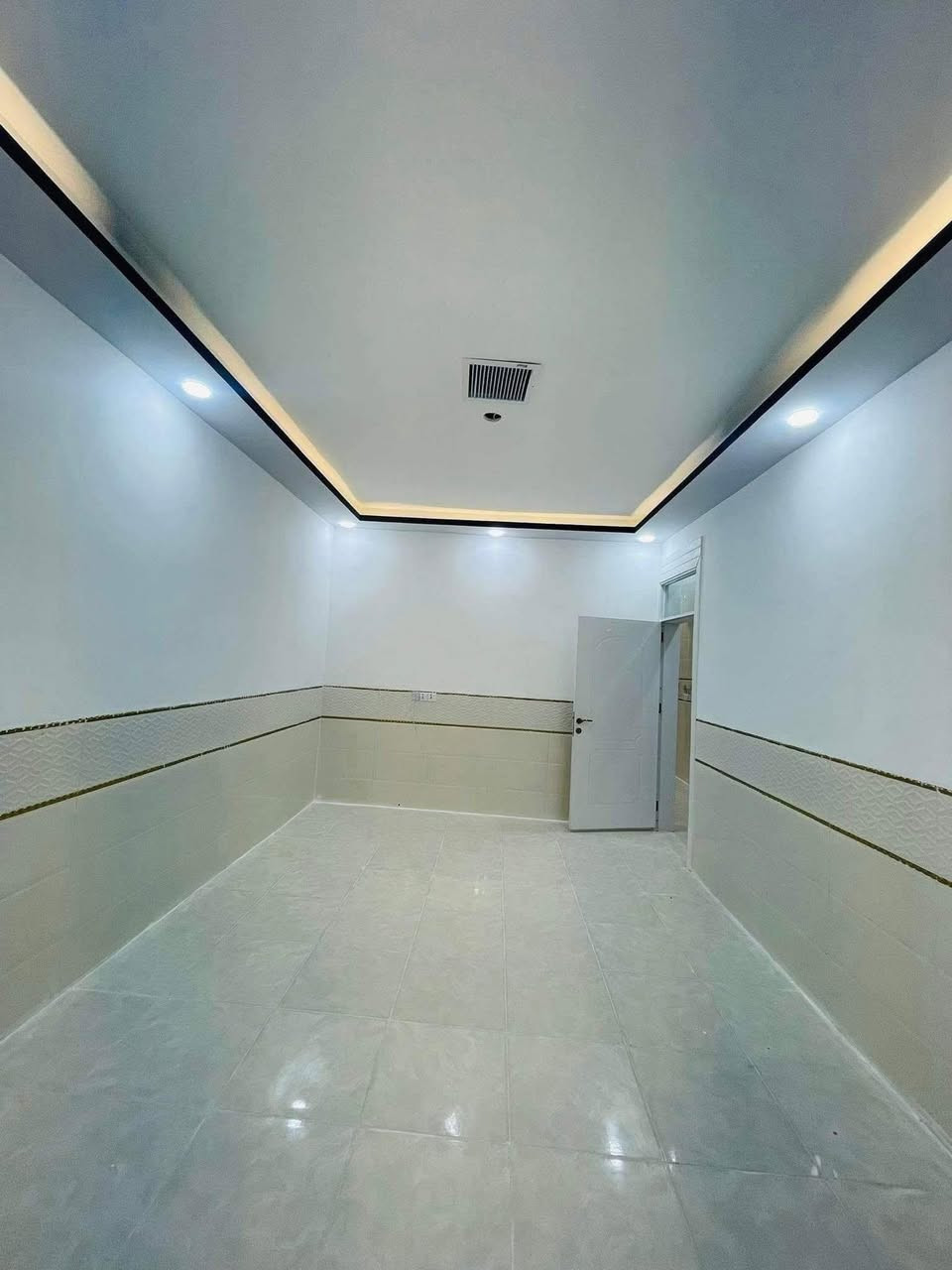 هات هات هات خانووی نایاب 

سلام علیکم 
نرخي ئةم خانوة 289گلأء و مةعامةلةية كةم

#خانووی_مۆدێرن بۆ فرۆشتن ⛪💒
ناونیشان 📍 ناحیەی ڕزگاری (سموود) 

🔷 گەڕەکی ئاسوودە ئەنفالەکان 
🔷 تەنیشت مزگەوتی ئاسوودە 🕋🕌
🔷 ڕووبەری 5 بە 20 = 100 مەترە 
🔷 تاپۆی ناوە 🔴 ڕووی لە سلێمانیی 
🔷 یەکەم کۆڵان پشت ماڵ لالە ژاڵانی 

🔴 مواسەفاتەکانی پێکهاتوون لە ⬇️

(   ژوورەکانی سەقفی مەغریبییە ✅ _ کامل دەکتی مەرکەزی بۆ کراوە ✅_ مەترو بیست کاشییە ✅ _ دەرگای ئەسڵی بۆ بەکارهێنراوە _ کۆڵانی قیرە _ نزیکی ڕەوزەو مەکتەبە )

🔴 ژوورەکانی ئەم خانووە پێکهاتووە لە ⬇️

🔶 میوان 🪑🚪
🔶 مساعد مطبخ 🍽️🫖
🔶 هۆڵێک 🖼️
🔶 ژوورێکی نوستن 🛋️🛏️
🔶 ڕۆشنایی 🪟
🔶 مشتەمەلات 🛁🚿

ئێوەی بەڕێزیش هەر موڵکێکتان هەبوو بۆ فرۆشتن یان ویستان بیکڕن دەتوانن ڕەسم و زانیارییەکانتان بنێرنبۆ ژمارە ڤایبەری 📳✅***********
