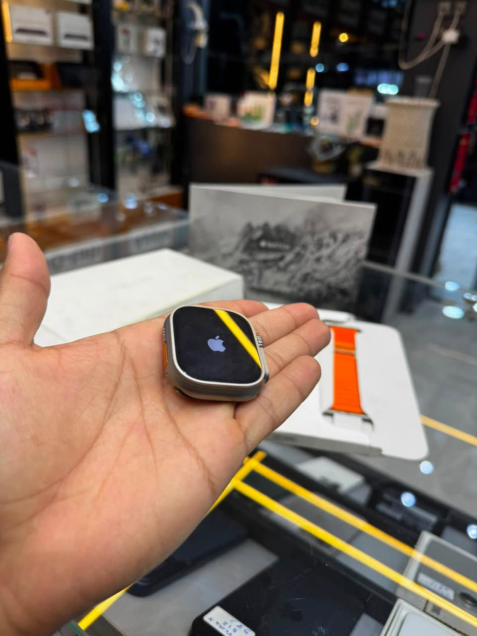 ساعه أبل ⌚️ وكالة 
الباند البرتقالي القماش 🧡🧡
               اللترا   1️⃣ تيتانيوم طبيعي
حجم  4️⃣9️⃣  ⛩️
                     بطاريه 1️⃣0️⃣0️⃣🔋 بس يمي تلكه هيج بطاريه مضمومه الساعه ممستخدمه كم مره
نظافه  1️⃣0️⃣0️⃣💯💯 
السعر 450 الف غير قابل للتفاوض
مركز سيمو المايسترو دورة شارع الصحه
👉👉***********
اتصال 📞واتس اب /للحجز
ضيف  الصفحه👉👉 ليصلك كل جديد يخص منتجات ابل- بغداد, العراق
