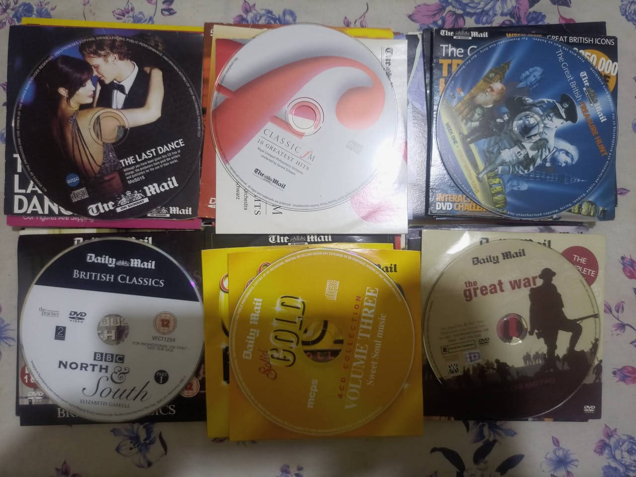 مجموعة اقراص غربي اصلي للبيع المحتوى البومات غنائية ووثائقيات و بعض الافلام العدد ٥١ قرص 
السعر ٢٥ الف 
و يوجد توصيل للمحافظات


**إذا كنت صاحب هذا الإعلان وتريد حذفه لأي سبب، رجاءا أرسل رسالة إلى الدعم الفني**